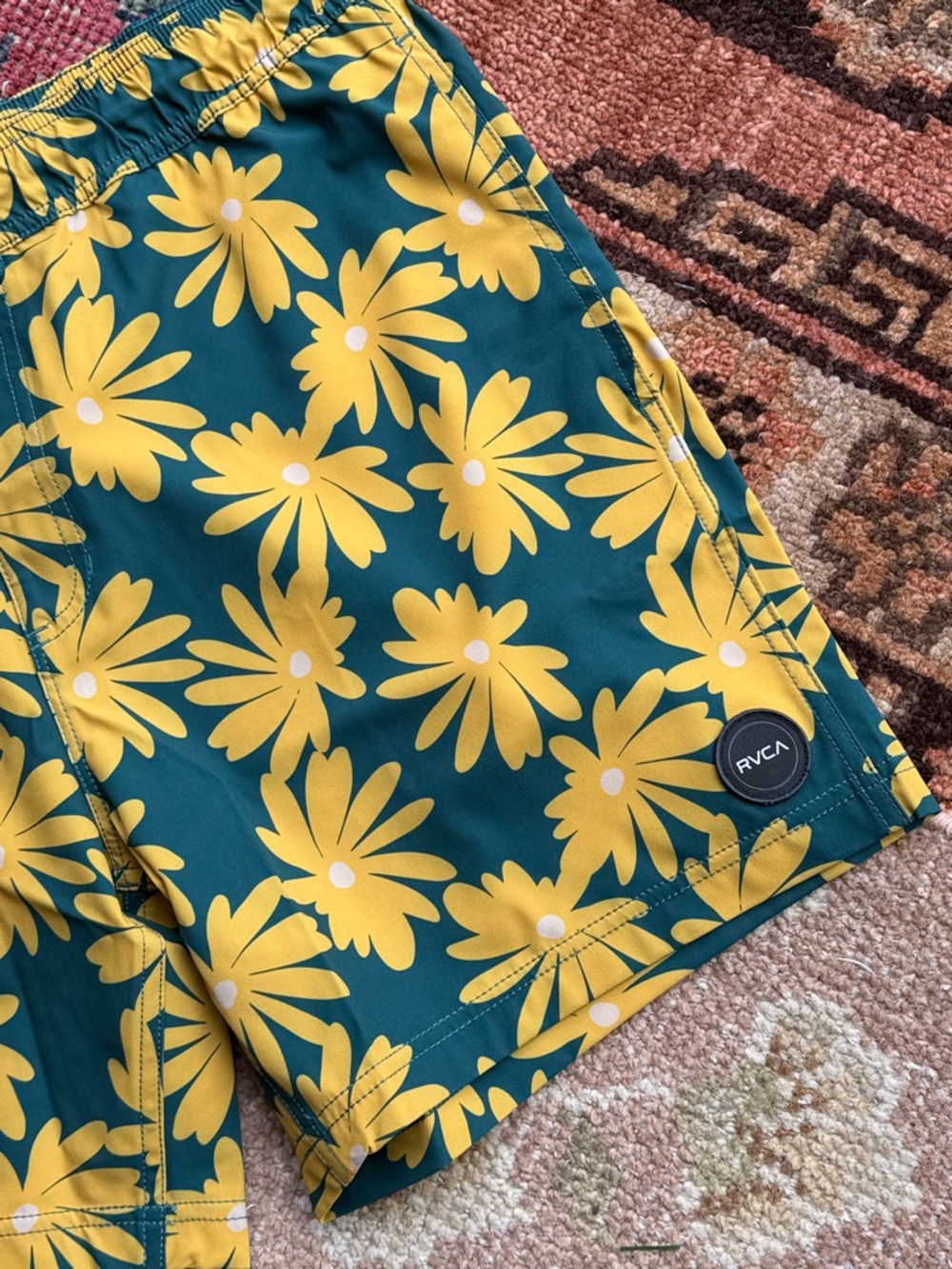 RVCA ~ WESTLEY TRUNK 17 ~ Teal Swim Shorts with Yellow Daisy Print ~ Large